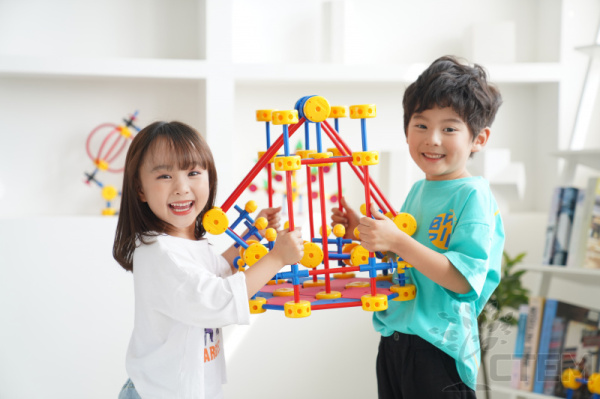 Thinkertoy набор для группы 4-5 лет Thinkertoy набор для группы 4-5 лет