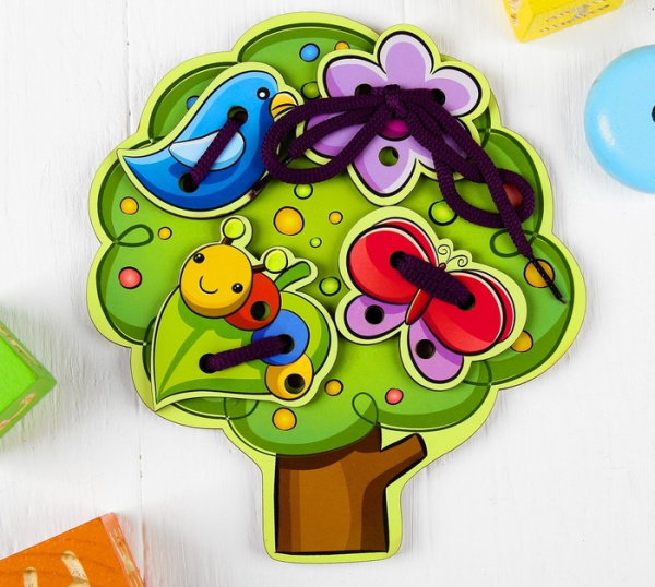 Шнуровка «Дерево с насекомыми и птицей»