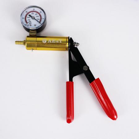 Насос ручной вакуумный с манометром.
