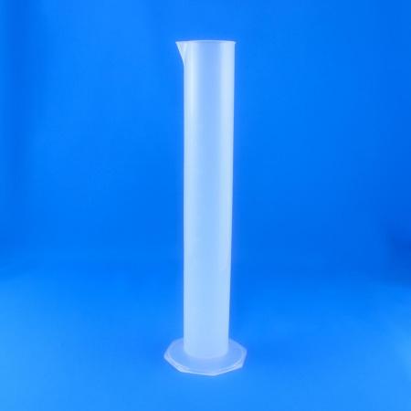 Цилиндр с носиком 250 мл полипропилен