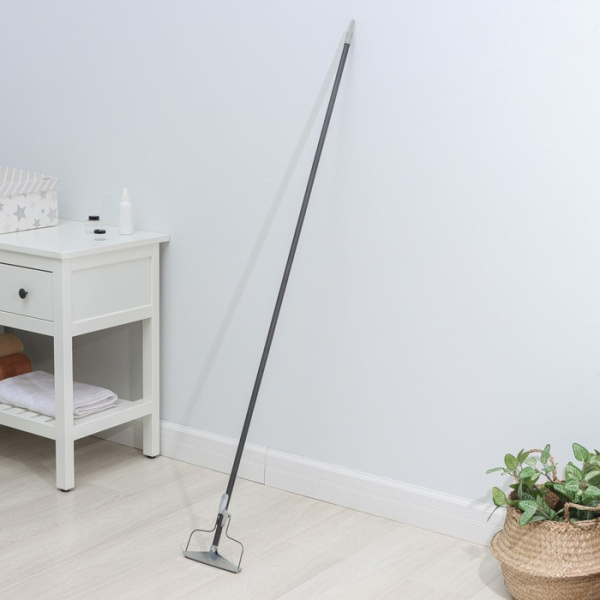 Тряпкодержатель металлический с метал.черенком 19×2×150см, цвет МИКС Тряпкодержатель металлический с метал.черенком 19×2×150см, цвет МИКС